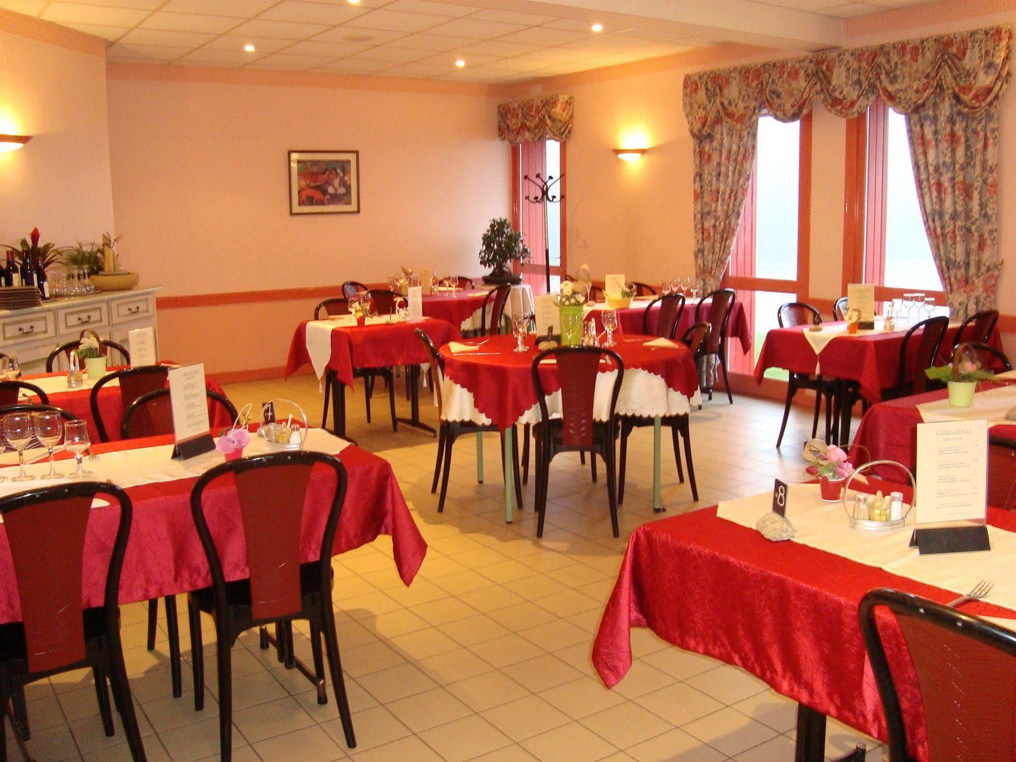Hotel Le Bretagne Louvigne-de-Bais Экстерьер фото